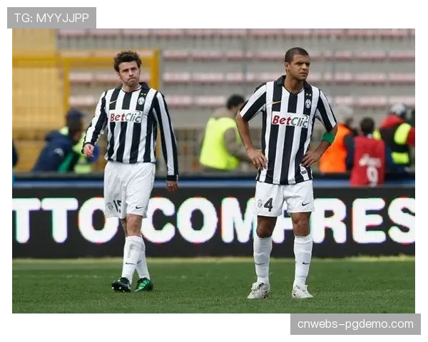 “观点:莱切vs博洛尼亚上半场,VAR长时间介入检查是否越位,严重割裂比赛攻防节奏” “观点:莱切vs博洛尼亚上半场,VAR长时间介入检查是否越位,严重割裂比赛攻防节奏”